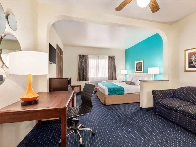 Howard Johnson By Wyndham San Antonio Hotel & Suites מראה חיצוני תמונה