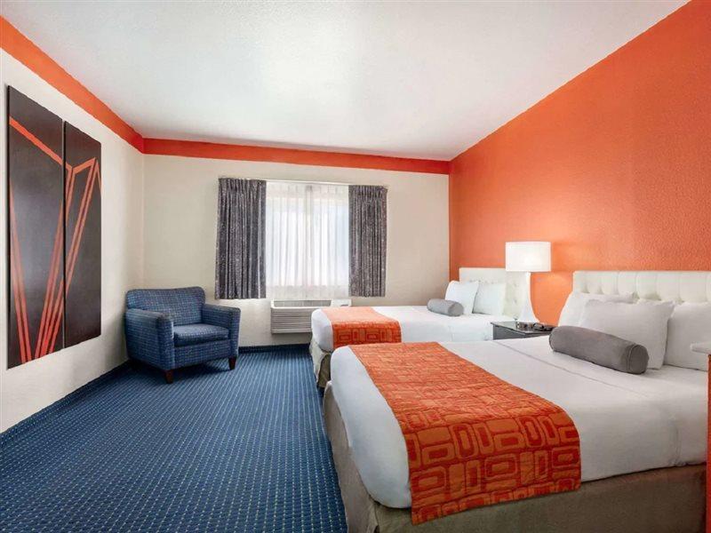 Howard Johnson By Wyndham San Antonio Hotel & Suites מראה חיצוני תמונה
