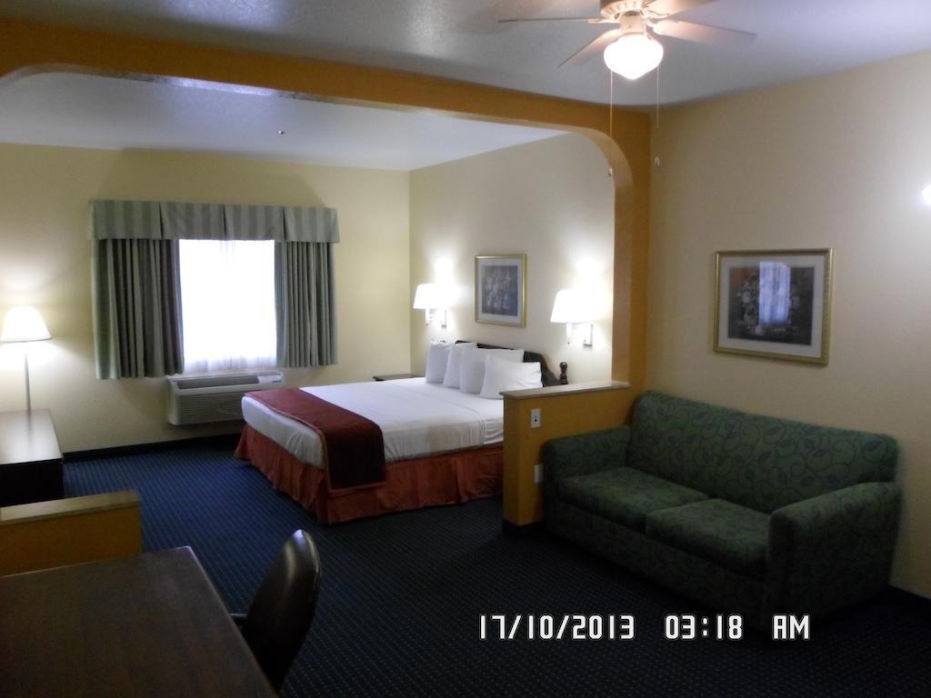 Howard Johnson By Wyndham San Antonio Hotel & Suites מראה חיצוני תמונה