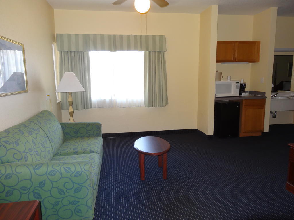 Howard Johnson By Wyndham San Antonio Hotel & Suites מראה חיצוני תמונה