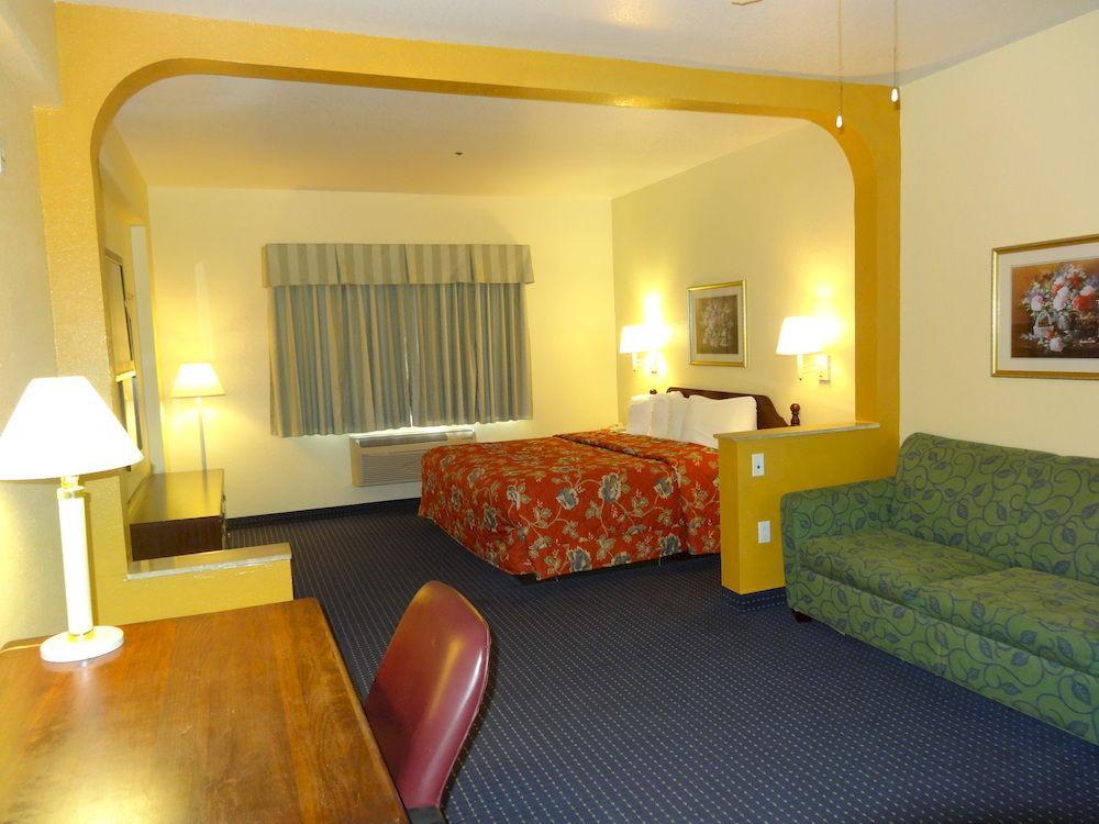 Howard Johnson By Wyndham San Antonio Hotel & Suites מראה חיצוני תמונה