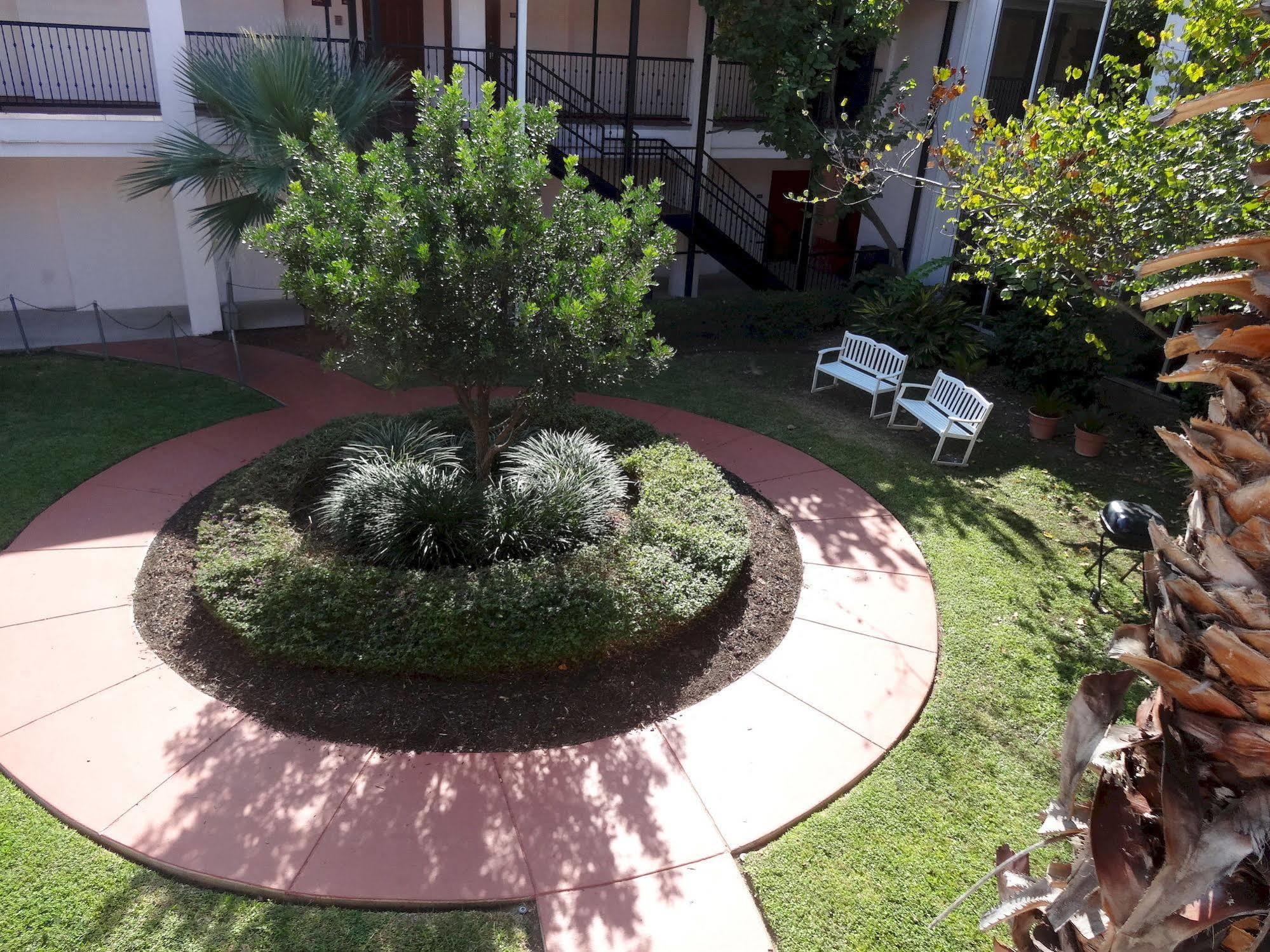 Howard Johnson By Wyndham San Antonio Hotel & Suites מראה חיצוני תמונה