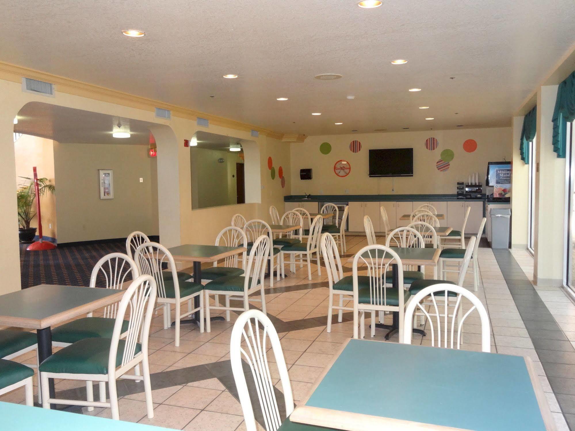 Howard Johnson By Wyndham San Antonio Hotel & Suites מראה חיצוני תמונה